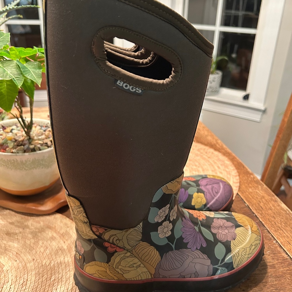 WOMEN'S BOGS CLASSIC LE JARDIN INSULATED WATERPROOF BOOTS - SIZE 7